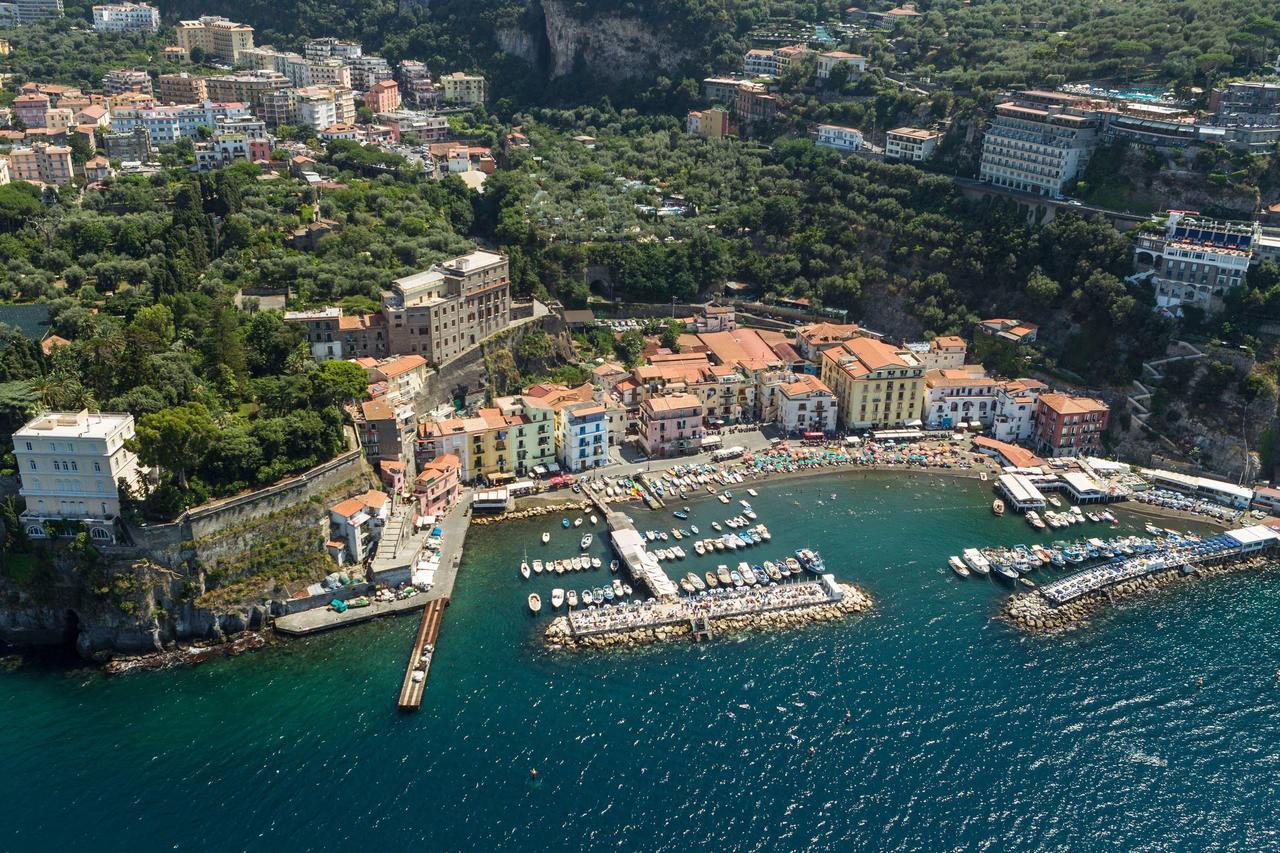 Suite Home Sorrento Luaran gambar