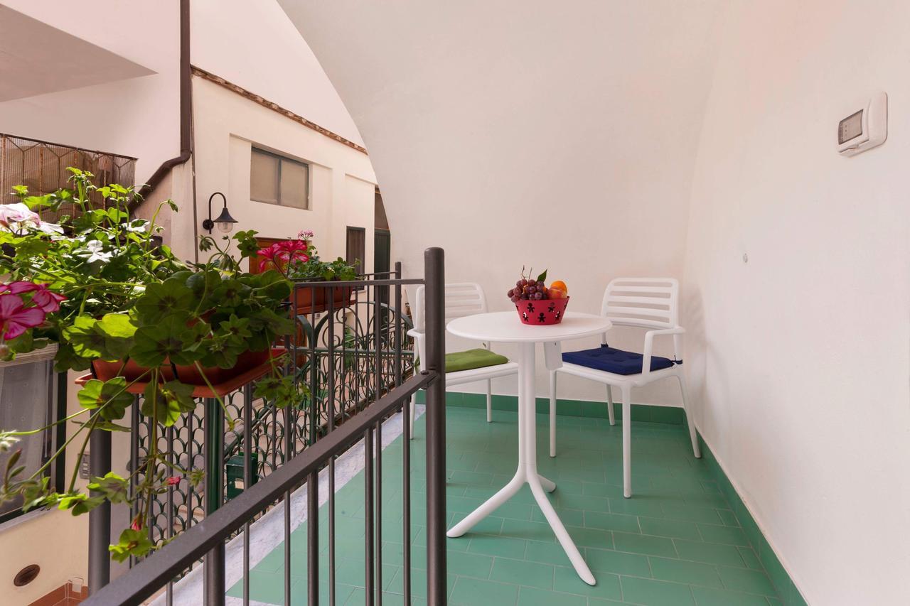 Suite Home Sorrento Luaran gambar